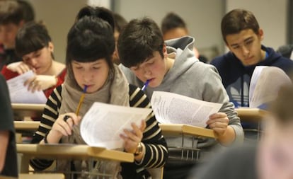 Alumnos en una prueba de Selectividad en San Sebasti&aacute;n. 