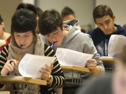 Alumnos en una prueba de Selectividad en San Sebasti&aacute;n. 