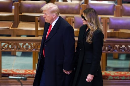 EL presidente de EE UU, Donald Trump, con su esposa, Melania Trump, este martes, durante los actos de la inauguración de su segundo mandato.