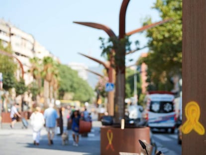 Llaços grocs al barri de Sants de Barcelona la setmana passada.