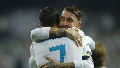Cristiano Ronaldo e Sergio Ramos comemoram gol do Real Madrid.