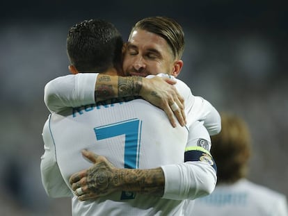 Cristiano Ronaldo e Sergio Ramos comemoram gol do Real Madrid.