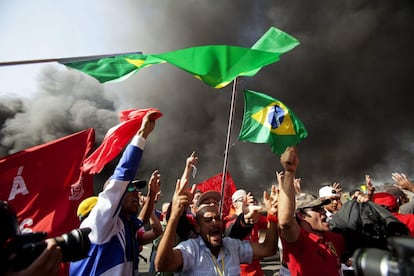 Integrantes do MTST durante protesto na manhã desta quinta-feira em São Paulo.