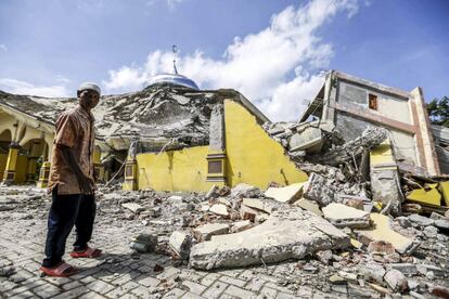 Restos de una mezquita destruída tras el terremoto de 6,5 grados que sacudió la provincia de Aceh, en el norte de Sumatra, Indonesia.