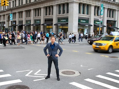 El urbanista y escritor Charles Montgomery, en un cruce de Nueva York en una imagen de archivo.