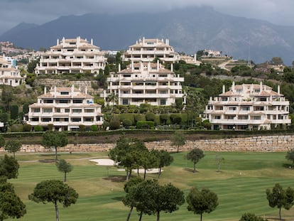 Residencias de lujo en Benahavís, (Málaga), en la Costa del Sol, que ha vivido un fuerte desarrollo inmobiliario.