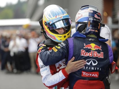 Alonso abraza a Vettel tras la carrera.