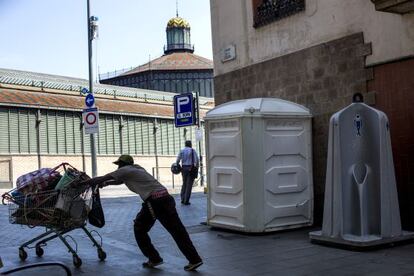 Los urinarios en el Born.