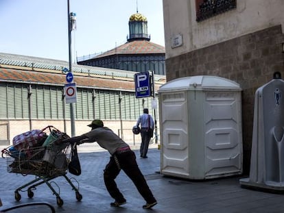 Los urinarios en el Born.