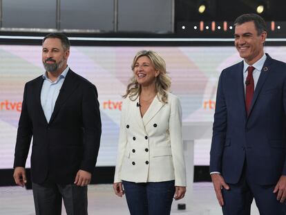 Santiago Abascal, Yolanda Díaz y Pedro Sánchez al inicio del debate, el miércoles en TVE.