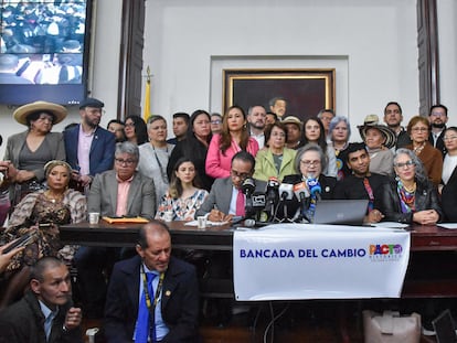 Bancada del Pacto Histórico durante la rueda de prensa, en Bogotá, el 31 de mayo de 2023.