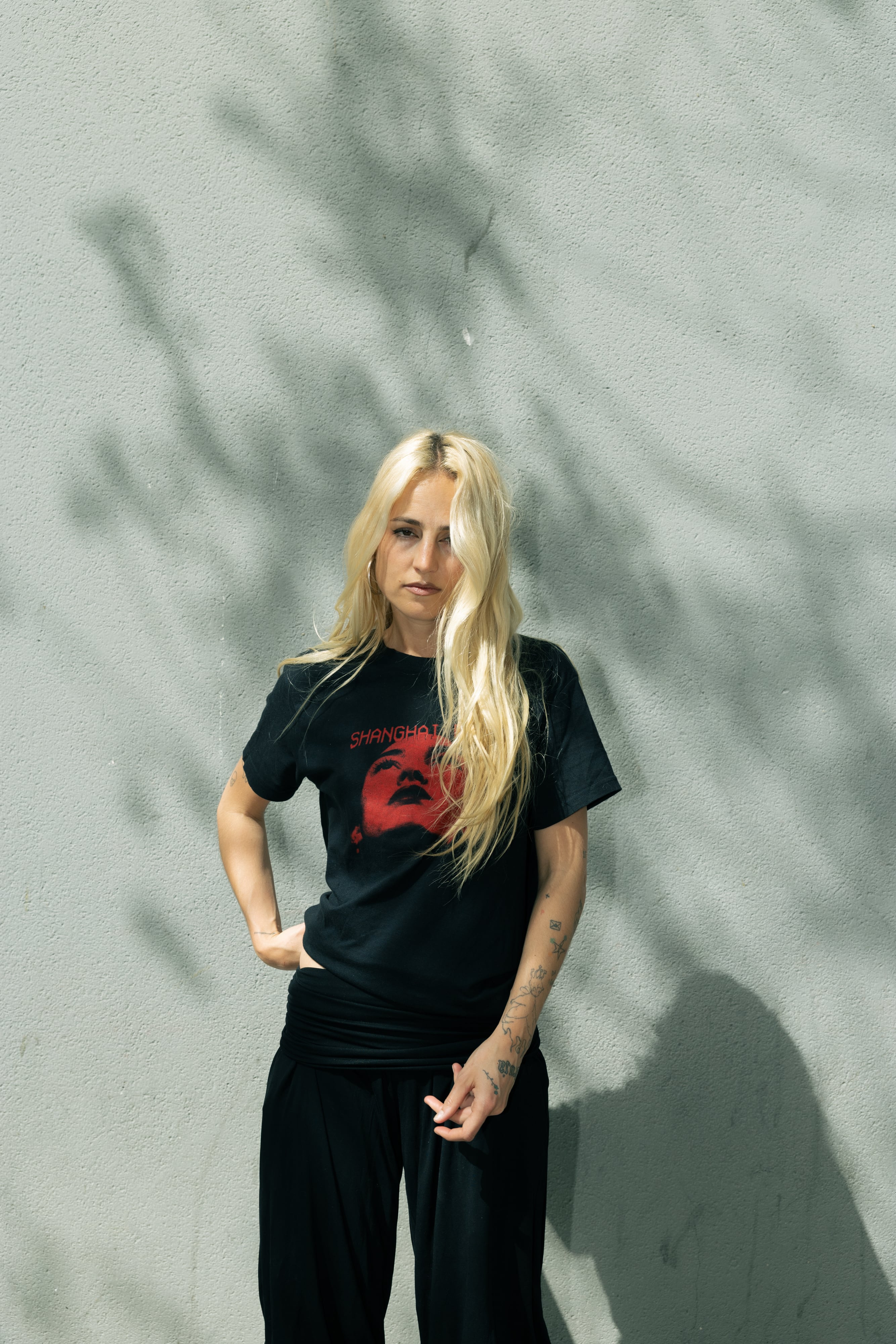 La cantante María Escarmiento, el pasado viernes en el barrio de Argüelles, en Madrid. 