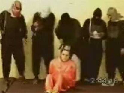 Imagen del vídeo que muestra el degollamiento de un civil norteamericano.