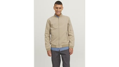 Esta es una de las chaquetas bomber para hombre más vendidas en Amazon
