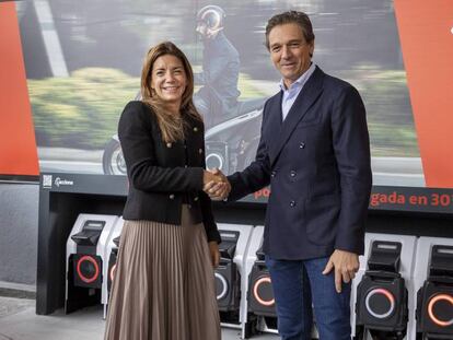 Isabel Gorgoso, directora de New Mobility de Cepsa y Carlos Sotelo, consejero delegado de Silence.