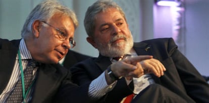 El ex presidente español, Felipe González, y el jefe del Ejecutivo brasileño, Luiz Inàcio Lula da Silva.