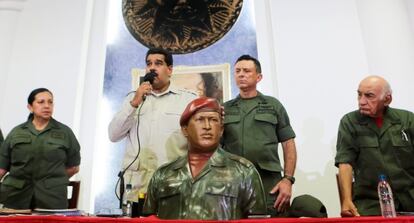 Maduro, en un acto junto a representantes militares.