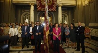 La alcaldesa Rita Barberá y el concejal Cristóbal Grau que portará este año la bandera en la Procesión Cívica.