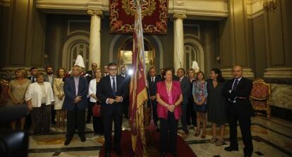 La alcaldesa Rita Barber&aacute; y el concejal Crist&oacute;bal Grau que portar&aacute; este a&ntilde;o la bandera en la Procesi&oacute;n C&iacute;vica. 