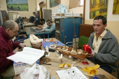 Lizarralde (izquierda) y  Alza, en la prisión de Burgos en 2005.