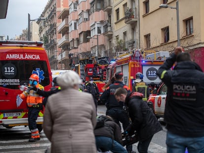 Los Bomberos en el hotel incendiado