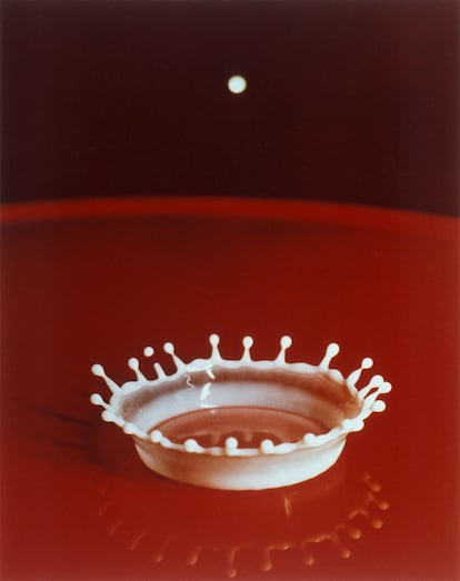 Corona de gota de leche (1957).