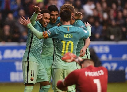 Messi, Neymar, Suárez i Rakitic celebren la consecució del primer gol.