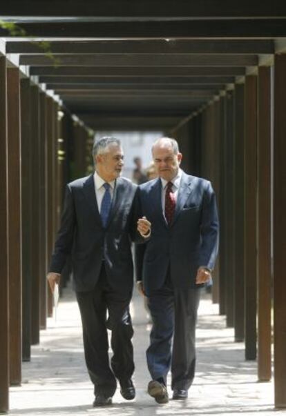 José Antonio Griñán (l) and Manuel Chaves in 2009.