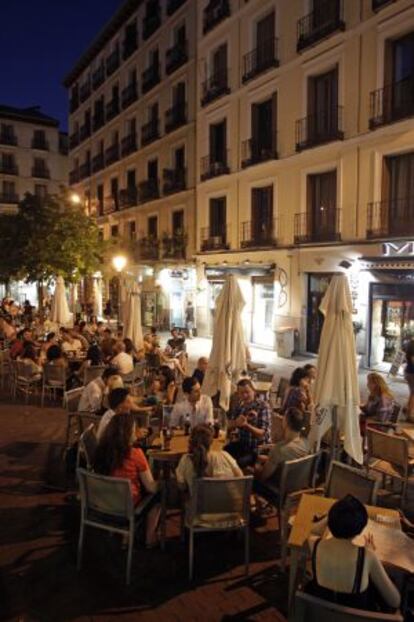 Terrazas instaladas en la plaza de Chueca.