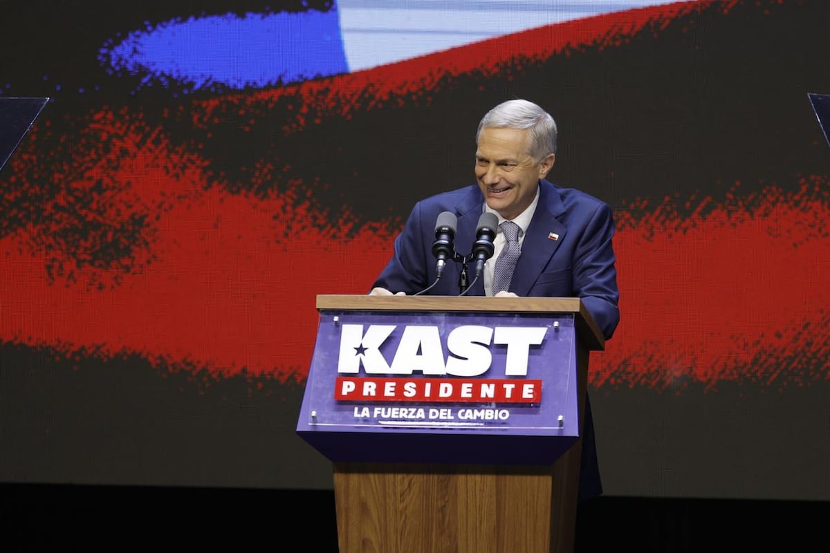 The ultraconservative candidate, representing the right wing, obtained 58.1% of the vote. His opponent, Jeannette Jara, a communist activist and standard-bearer of the left, secured 41.3%