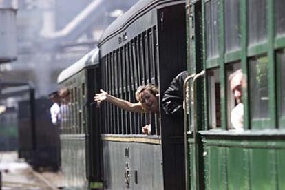 La rehabilitación de la locomotora <i>Euzkadi</i> permitió que varios ciudadanos pudieran viajar ya ayer entre Azpeitia y Lasao.