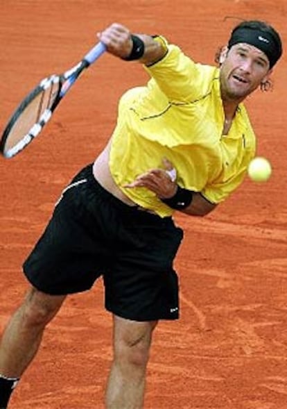 Carlos Moyá, durante el partido ante Fernando Vicente.