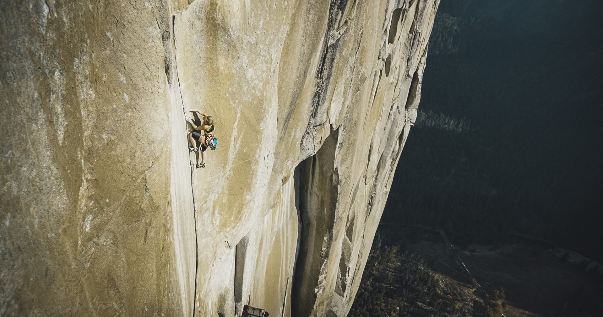 Emily Harrington escalando la vía ‘Golden gate’ en el Capitán. Foto cortesía Festival de montaña de Torelló