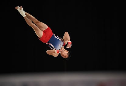 El taiwanés Tang Chia-Hung, durante su ejercicio de suelo en la final de gimnasia artística en los Juegos Asiáticos 2018 en Yakarta (Indonesia).