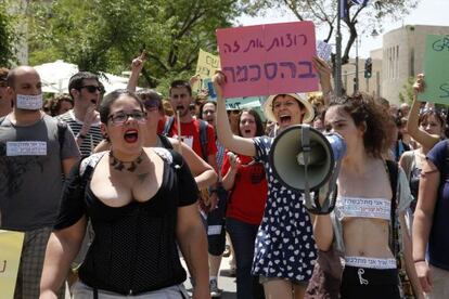 Marcha de mujeres en Jerusalén para reinvidicar el derecho a vestirse como quieran.