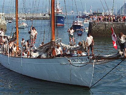 Un momento de la recreación de la llegada de Elcano, ayer en Getaria.