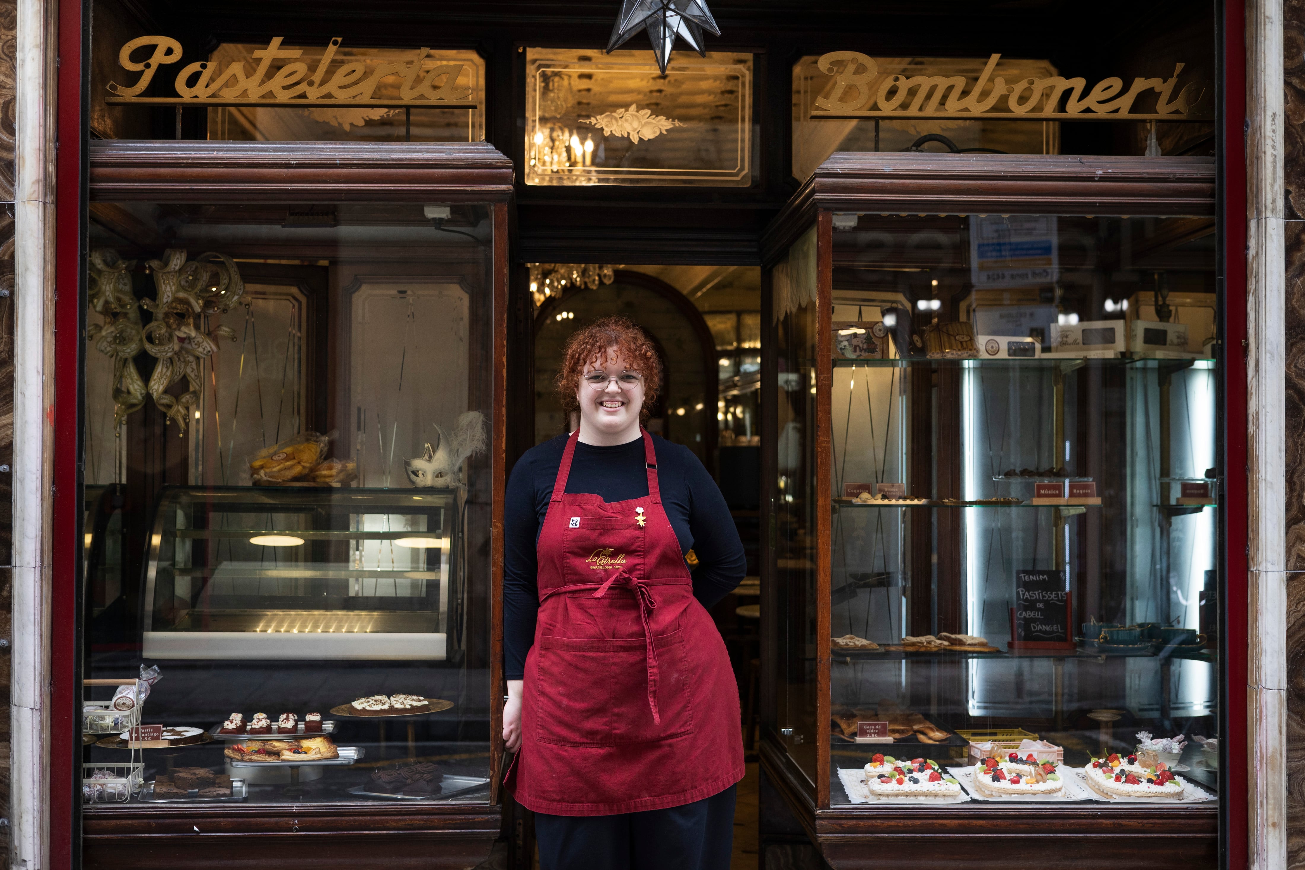 La veinteañera que ha salvado la pastelería más antigua de Barcelona con más de 200 años