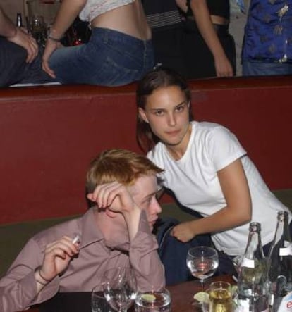 Macaulay Culkin y Natalie Portman, en una fiesta en 2002.