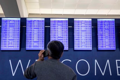 Holiday crowds at airports