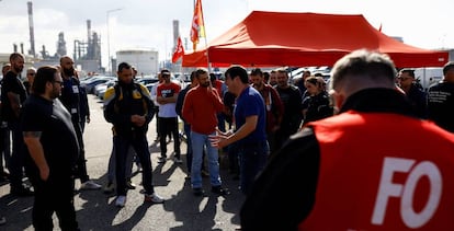 Trabajadores en huelga en TotalEnergies.