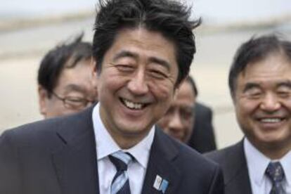 El primer ministro japonés, Shinzo Abe, de visita hoy en Birmania.