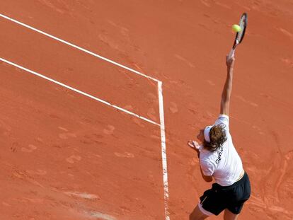 Zverev sirve durante el partido contra Ferrer en Valencia.