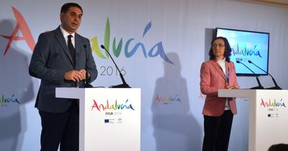 Francisco Javier Fernández y Rosa Aguilar, este viernes en Fitur.