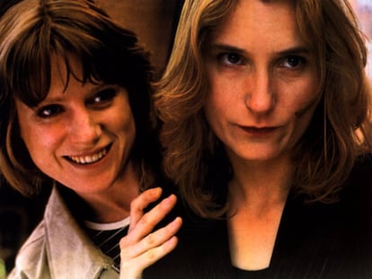 Lynda Steadman y Katrin Cartlidge, en &#039;Dos chicas de hoy&#039;, de Mike Leigh.