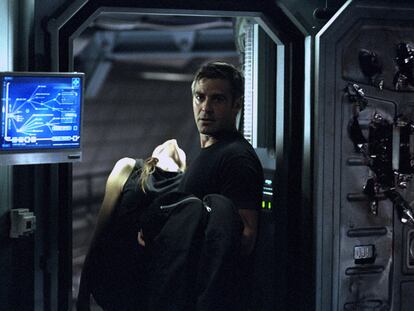 George Clooney y Natascha McElhone en <i>Solaris,</i> la película dirigida en 2002 por Steven Soderbergh sobre la novela de Stanislaw Lem.