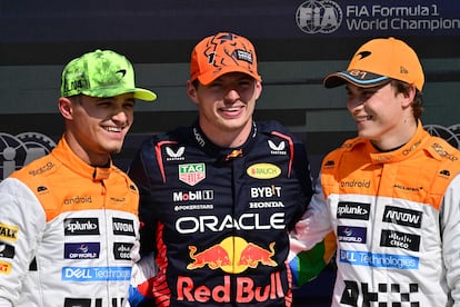 Lando Norris, Max Verstappen y Oscar Piastri posan tras la clasificación del GP de Gran Bretaña, este sábado en Silverstone.