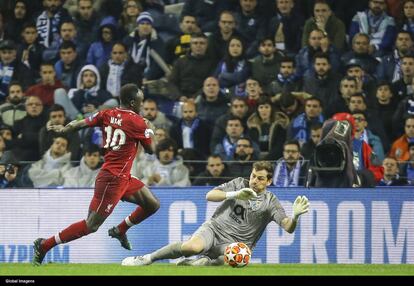 Iker Casillas, durante el partido contra el Liverpool en el partido de vuelta de los cuartos de final de la Liga de Campeones, el 17 de abril de 2019, en el Estadio do Dragão, Oporto.