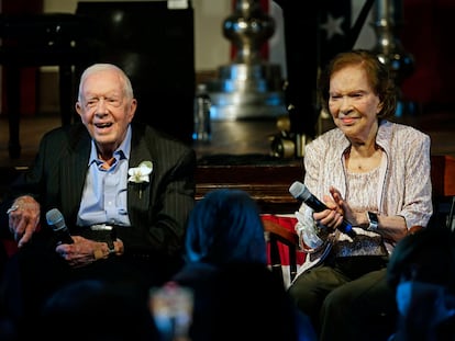 El expresidente de Estados Unidos Jimmy Carter y su mujer, Rosalynn Carter, en una imagen de 2021 en Plains, Georgia.