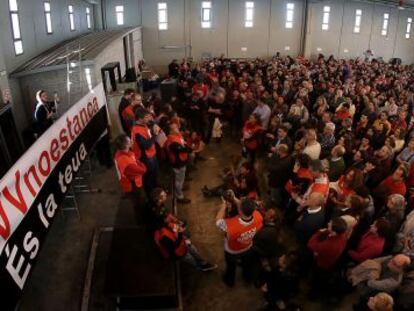 Una imagen de la asamblea de trabajadores de RTVV celebrada hoy en el centro de producciones de Burjassot.