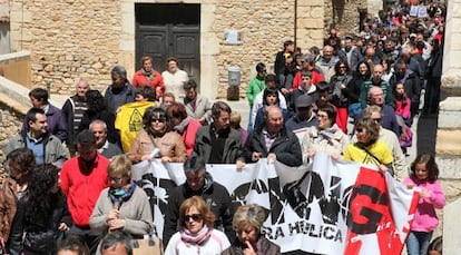 Los manifestantes de la protesta contra el &#039;fracking&#039;, en las calles de Vilafranca.